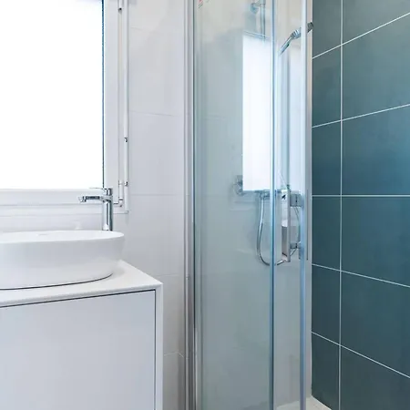 Nyaraló Maison Spacieuse Avec Wi-fi Et Parking, Proche - Fr-1-821-16 *